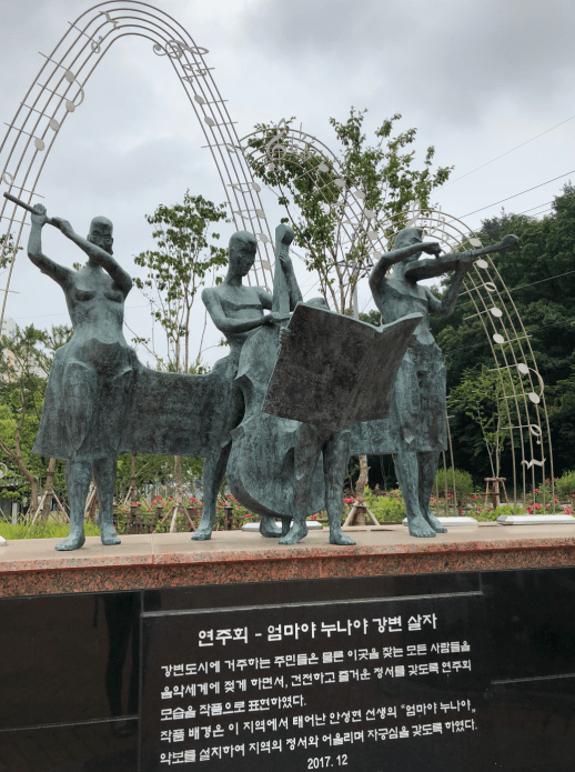 music statue